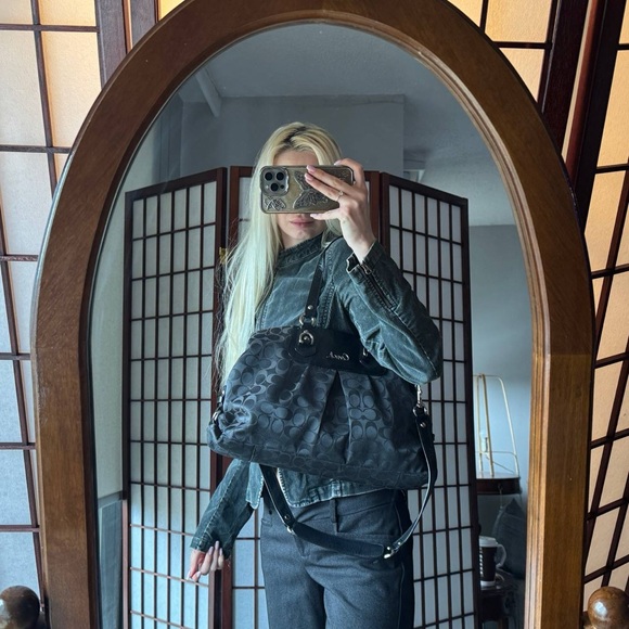 COACH Black Signature Pattern Shoulder Bag - Picture 2 of 11